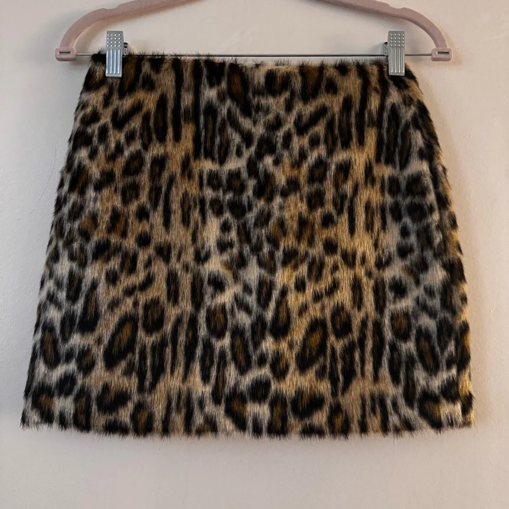 NWT H&M FUZZY LEOPARD PRINT MINI SKIRT
